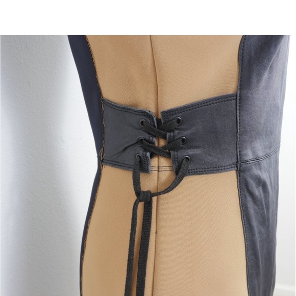 Tracy Reese- Paneled Leather Sheath Dress with adjustable side ties. Women’s 6. - Picture 4 of 9